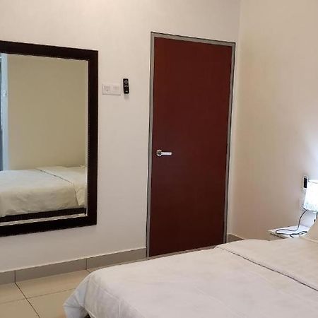 S Rose Hotel Sepang Exterior photo